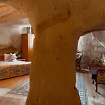 Amber Cave Szálloda 3*