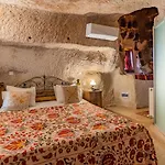 Amber Cave 3*