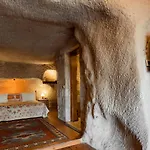 Amber Cave Szálloda 3*