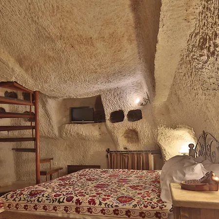 Hotel Amber Cave 3*
