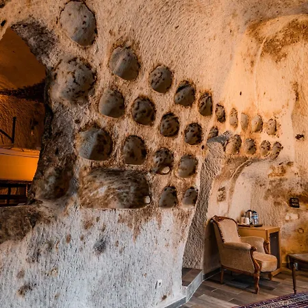 Hotel Amber Cave 3*