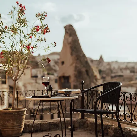 Hotel Amber Cave