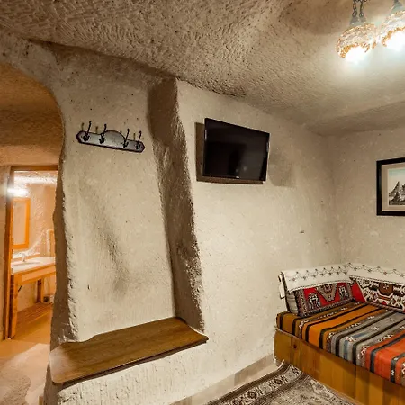 Hotel Amber Cave 3*